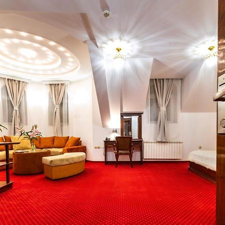 Garni Hotel Royal Crown Суботиця Екстер'єр фото