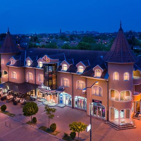 Garni Hotel Royal Crown Суботиця Екстер'єр фото