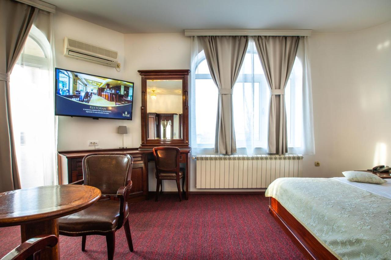Garni Hotel Royal Crown Суботиця Екстер'єр фото