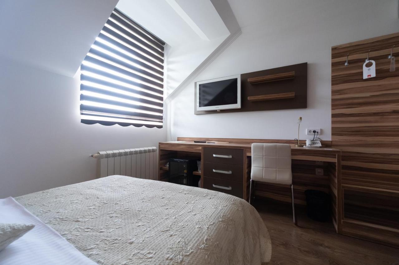 Garni Hotel Royal Crown Суботиця Екстер'єр фото