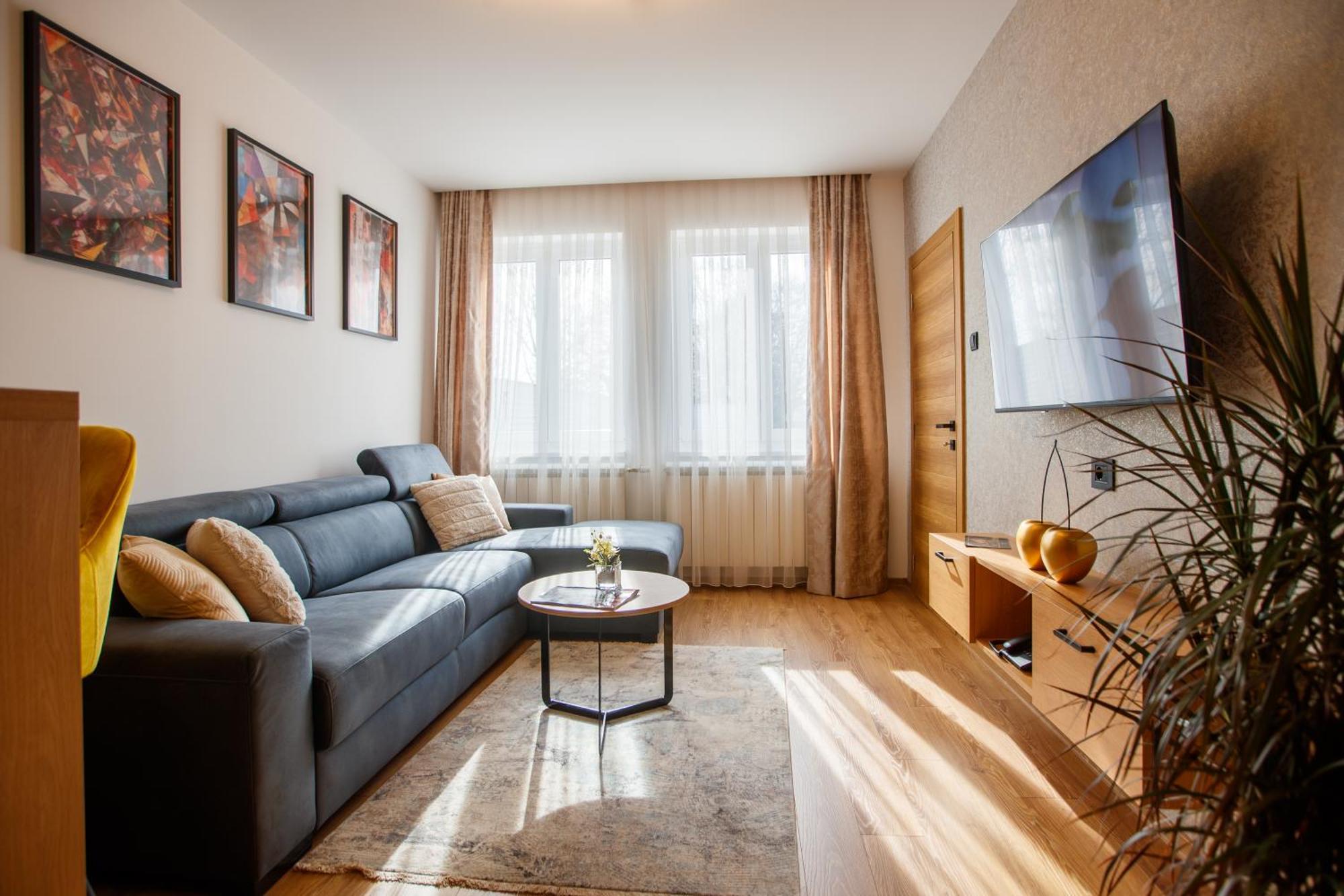 Garni Hotel Royal Crown Суботиця Екстер'єр фото