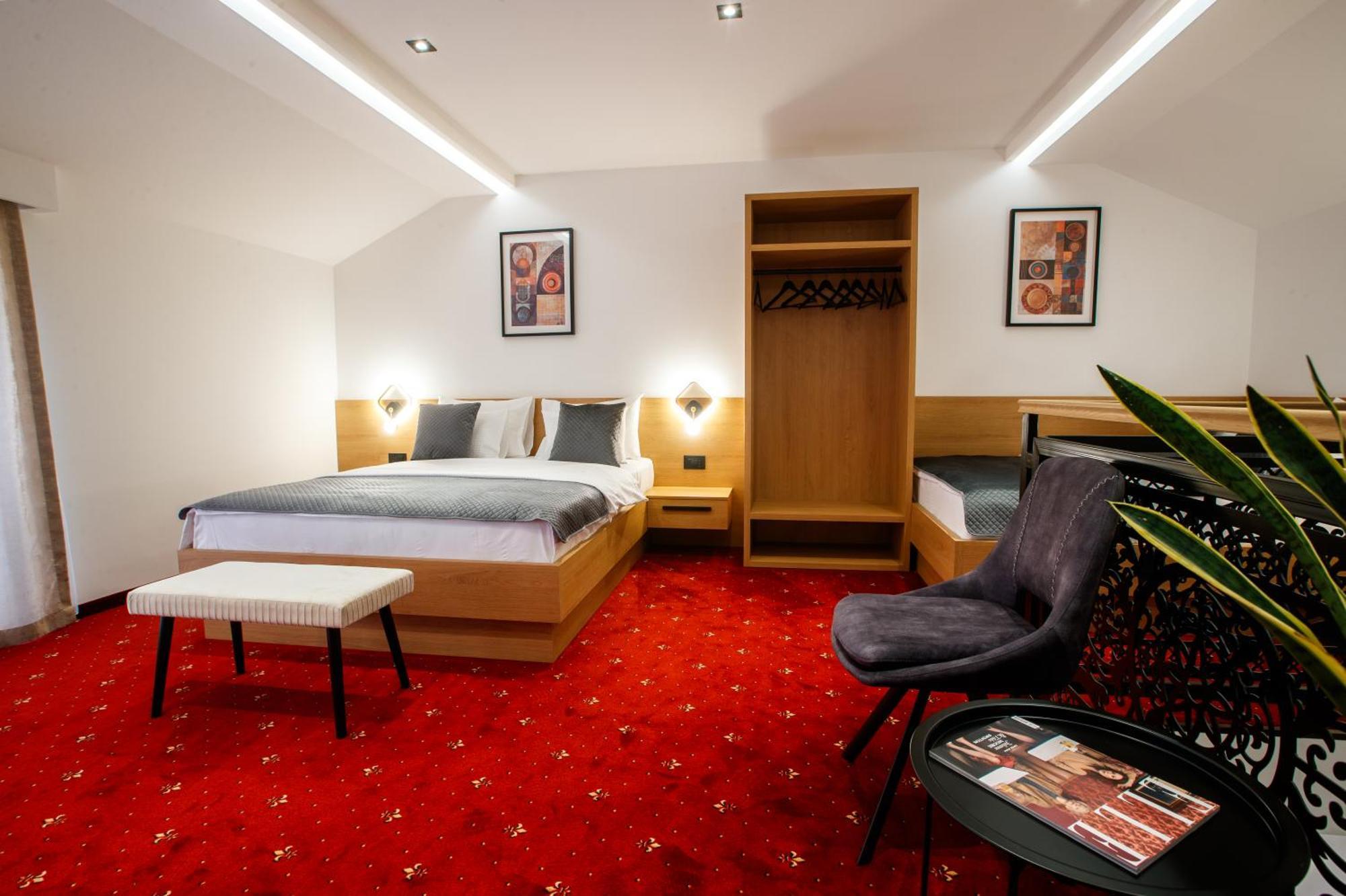 Garni Hotel Royal Crown Суботиця Екстер'єр фото