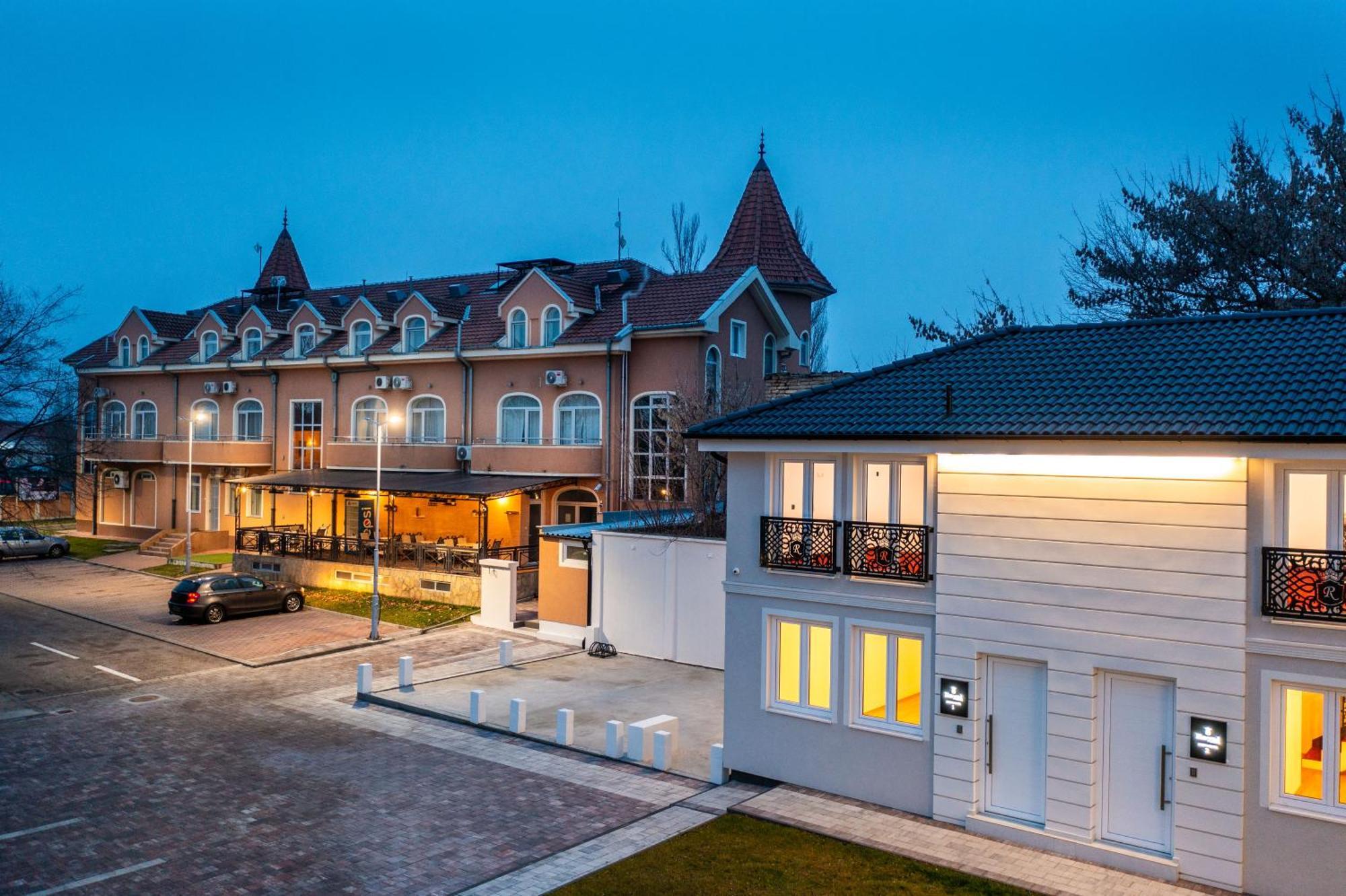 Garni Hotel Royal Crown Суботиця Екстер'єр фото