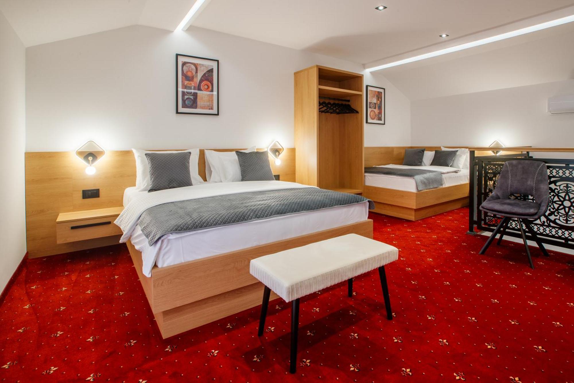 Garni Hotel Royal Crown Суботиця Екстер'єр фото